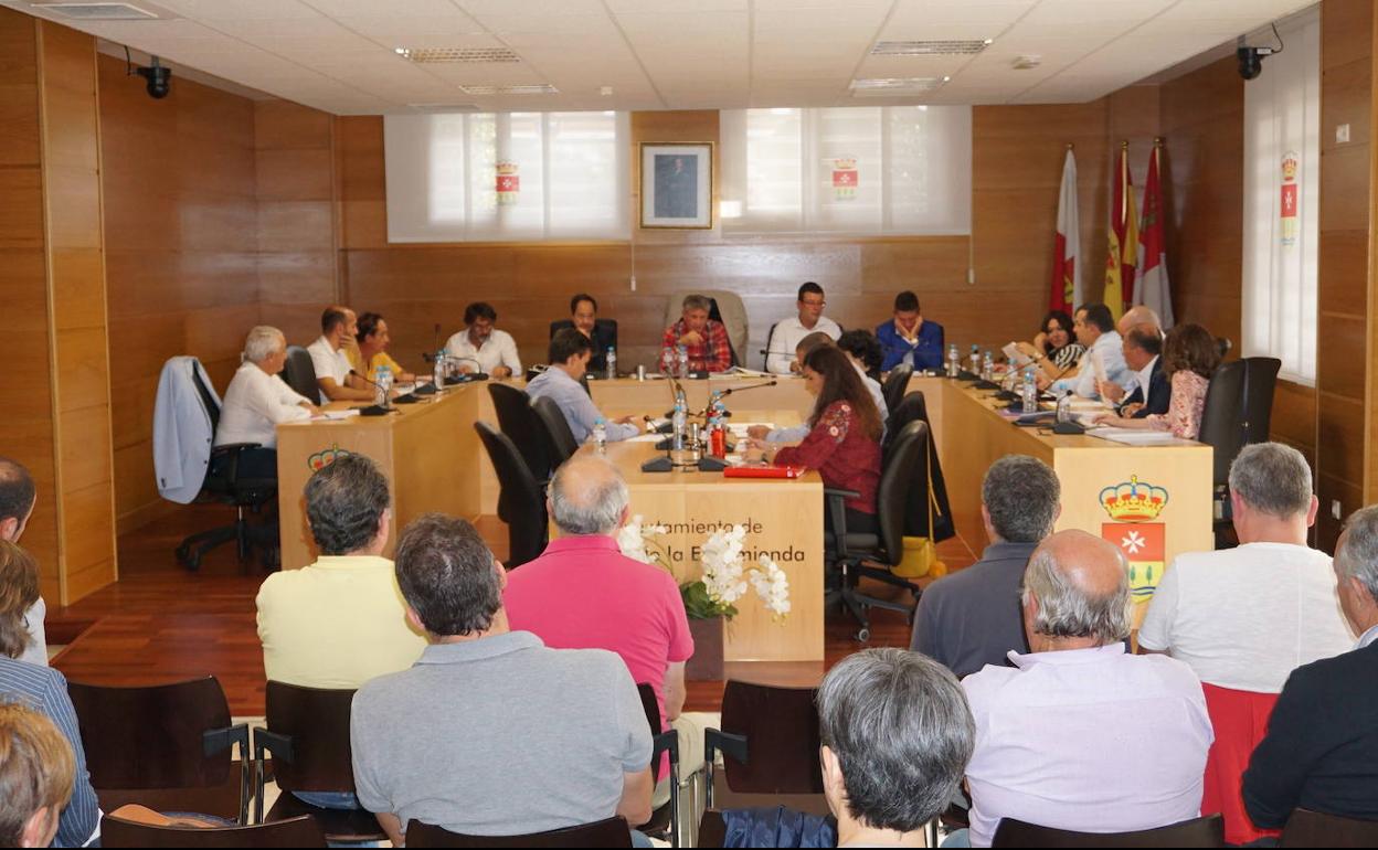 Aspecto del Salón de Plenos de Arroyo en la sesión de ayer por la tarde. 