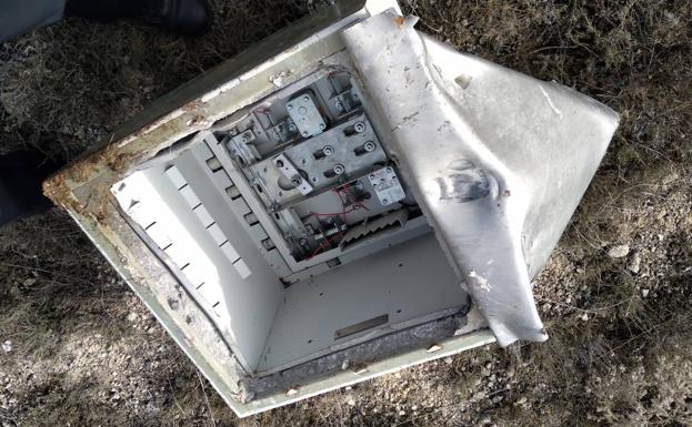 La caja había sido reventada por su parte trasera. 