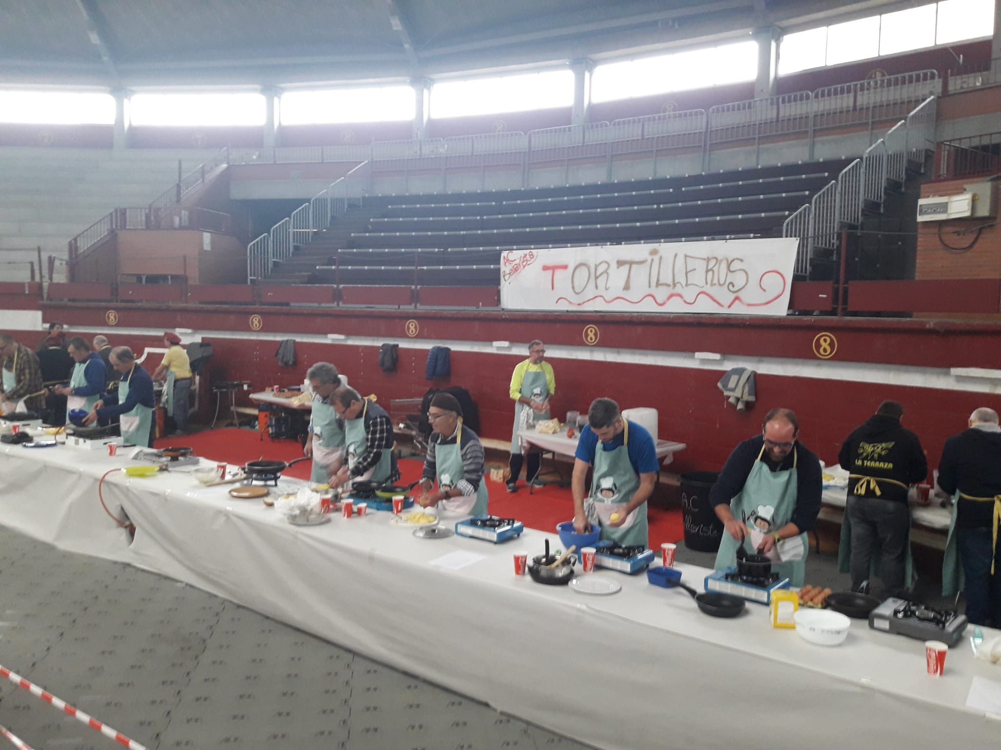Fotos: Concurso masculino de tortillas en Arroyo de la Encomienda