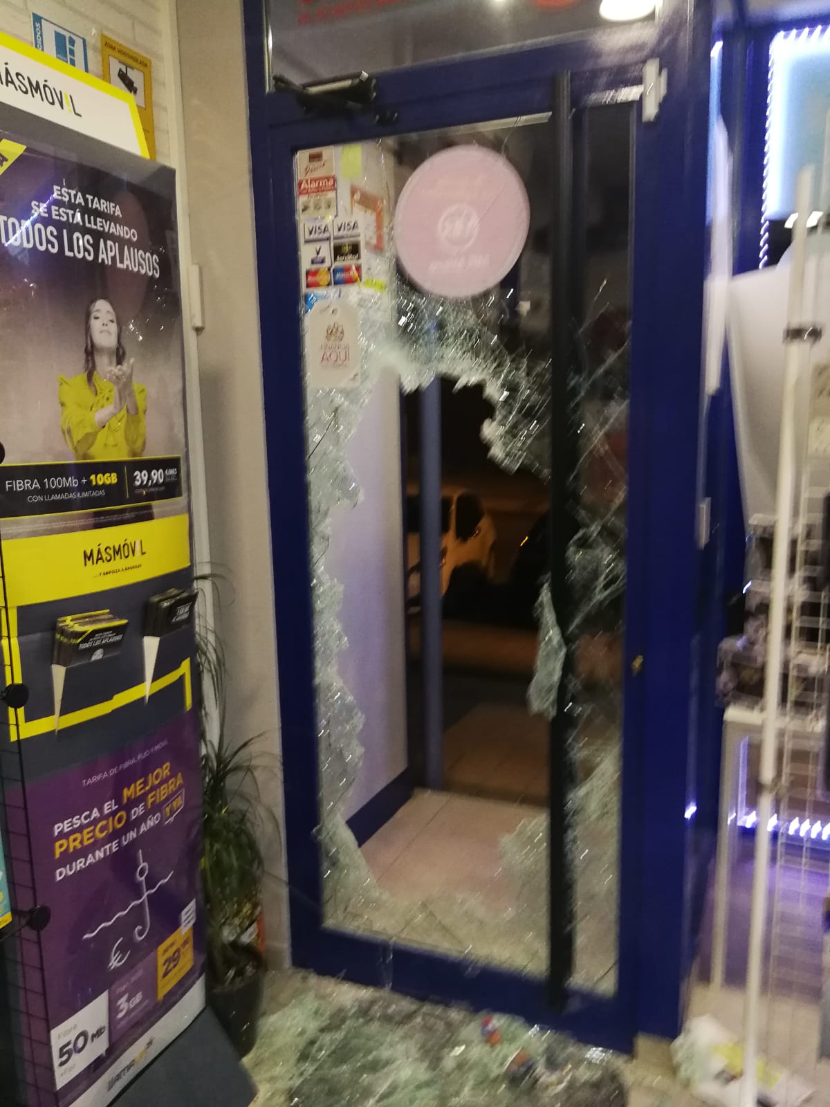 BMW calcinado en las proximidades del río Pisuerga y del frontón de Arroyo núcleo. 