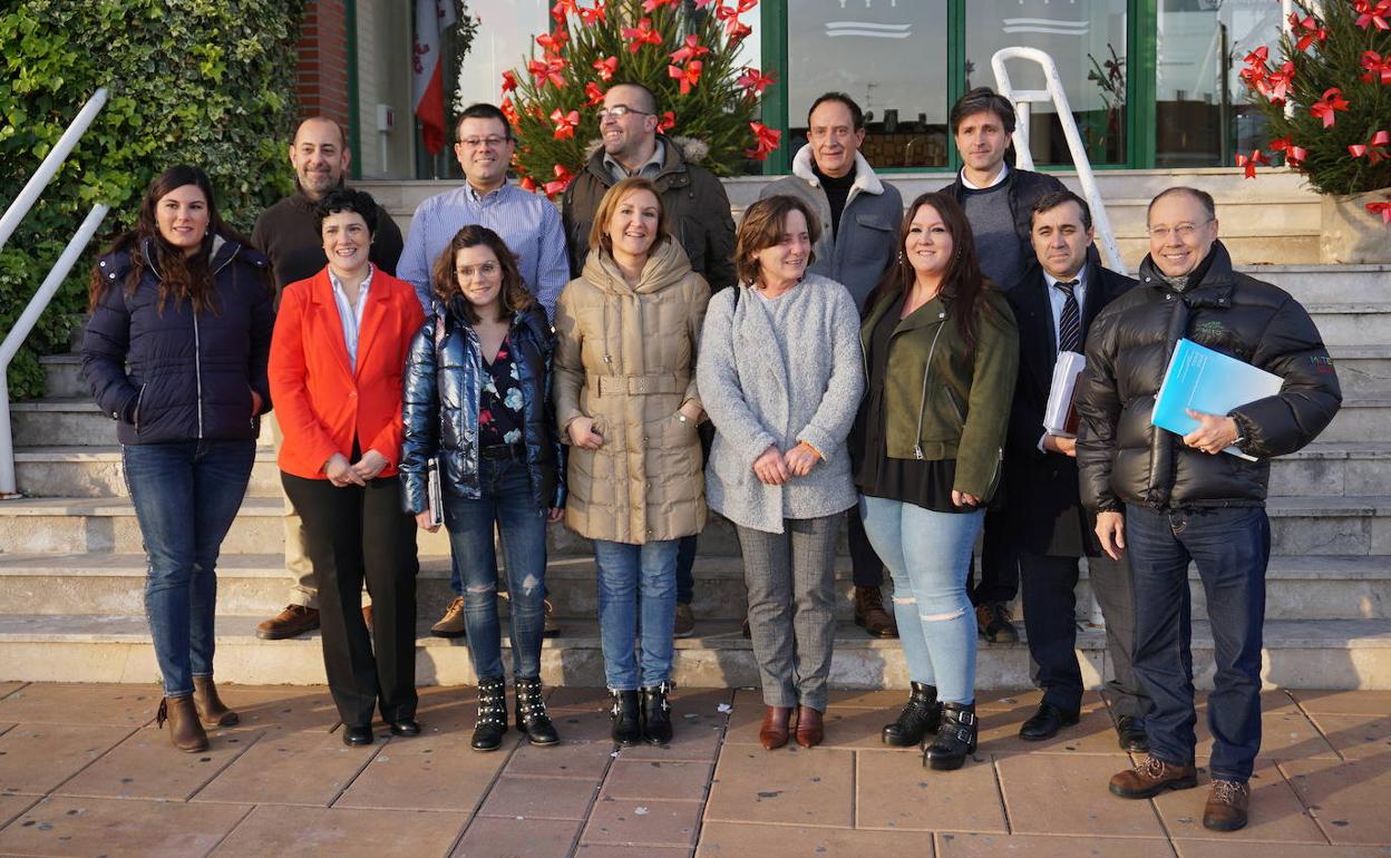 Representantes de los partidos que se hicieron presentes con motivo del Día de la Violencia contra la mujer. 