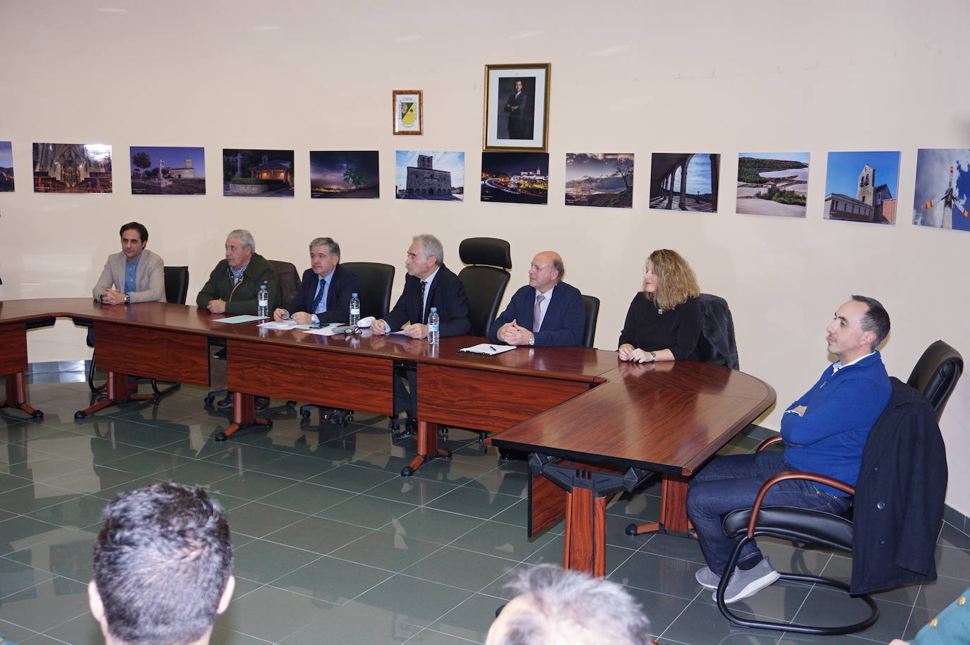 Emocionante acto de reconocimiento en la sede de la Mancomunidad Torozos en Arroyo de la Encomienda a la Guardia Civil con presencia de todos los alcaldes. 