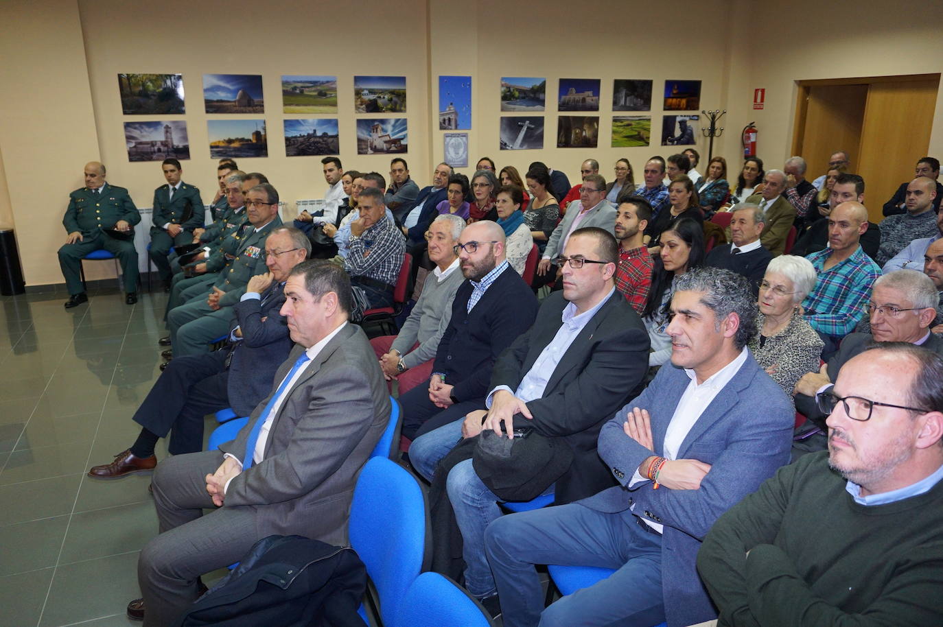 Emocionante acto de reconocimiento en la sede de la Mancomunidad Torozos en Arroyo de la Encomienda a la Guardia Civil con presencia de todos los alcaldes. 
