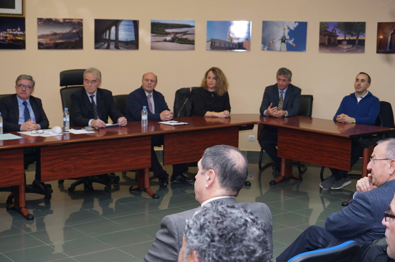 Emocionante acto de reconocimiento en la sede de la Mancomunidad Torozos en Arroyo de la Encomienda a la Guardia Civil con presencia de todos los alcaldes. 