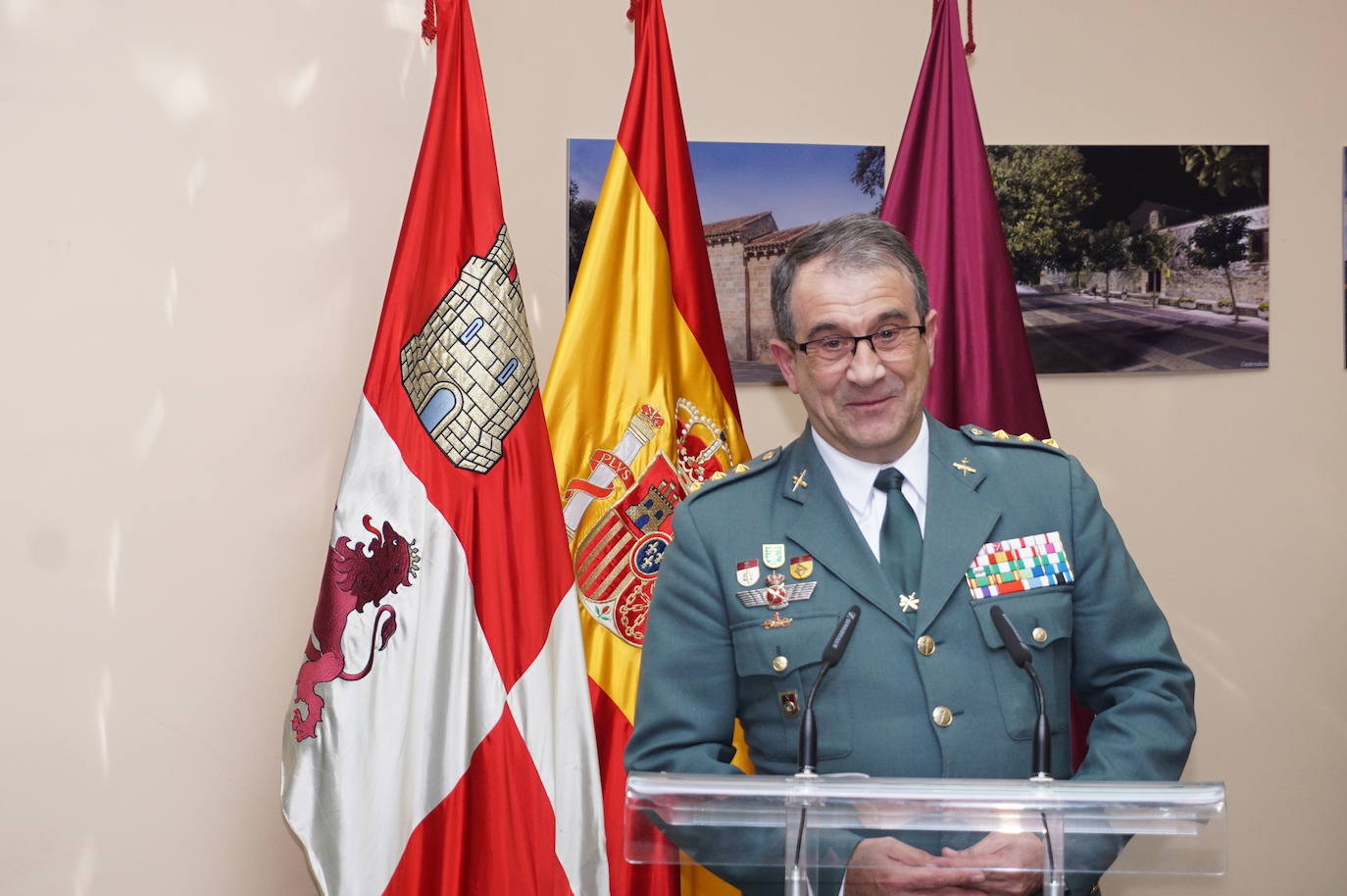 Emocionante acto de reconocimiento en la sede de la Mancomunidad Torozos en Arroyo de la Encomienda a la Guardia Civil con presencia de todos los alcaldes. 