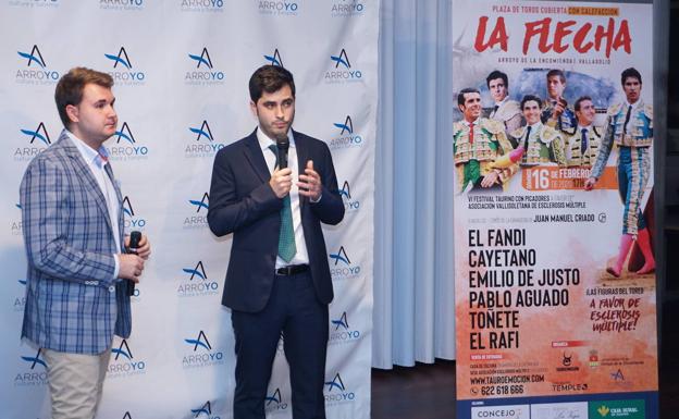 El empresario Nacho de la Viuda desgranando el cartel. 