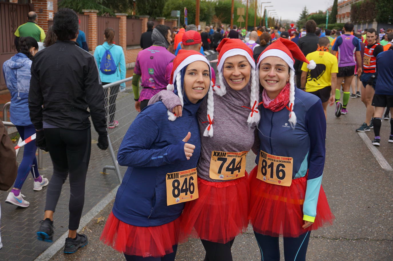 Los alegres y divertidos disfraces cobran protagonismo cada año en la Carrera del Turrón de Arroyo. 