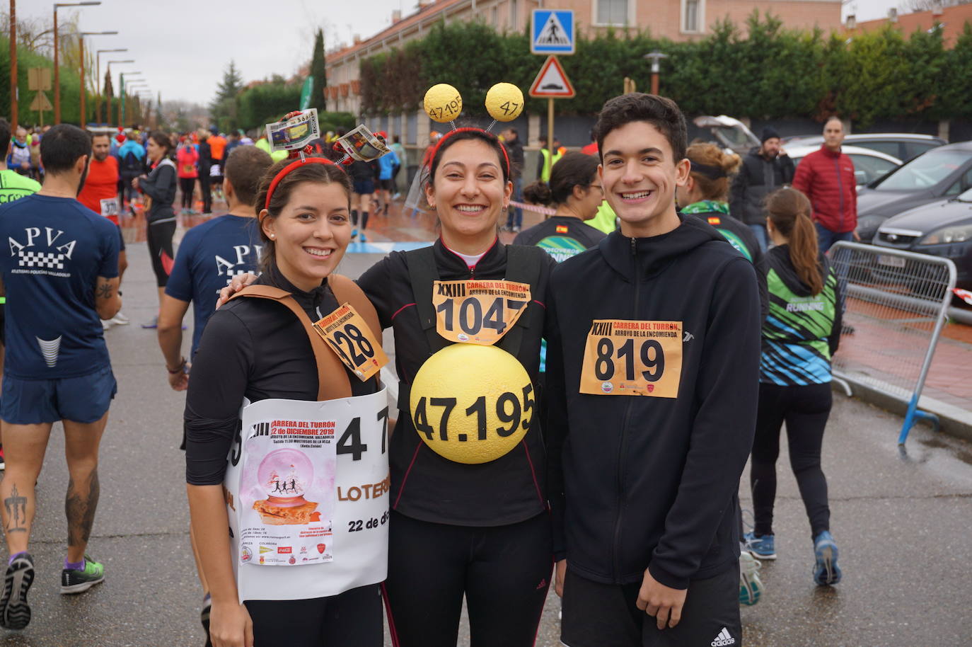 Los alegres y divertidos disfraces cobran protagonismo cada año en la Carrera del Turrón de Arroyo. 