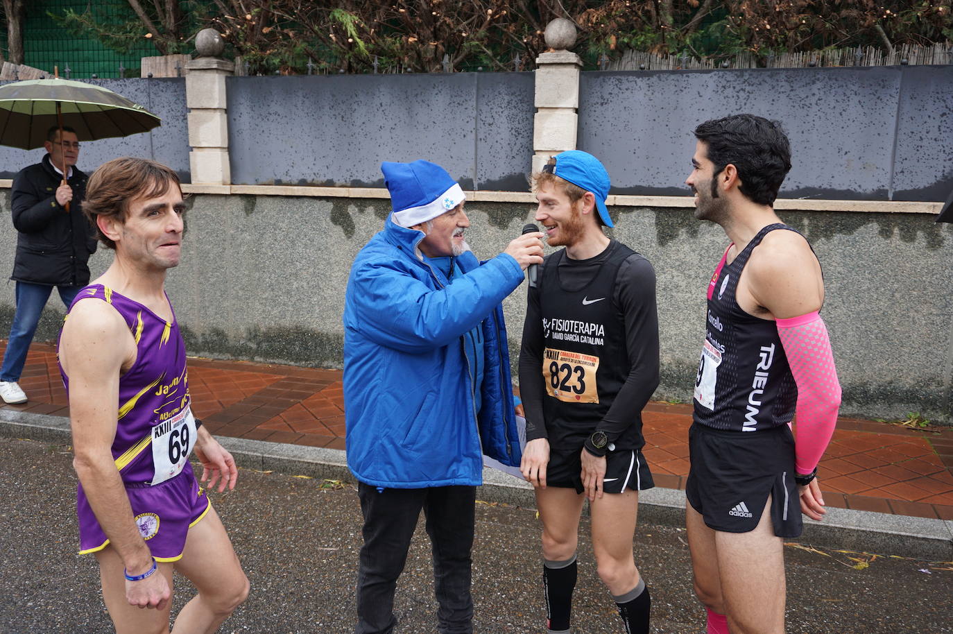 Los alegres y divertidos disfraces cobran protagonismo cada año en la Carrera del Turrón de Arroyo. 