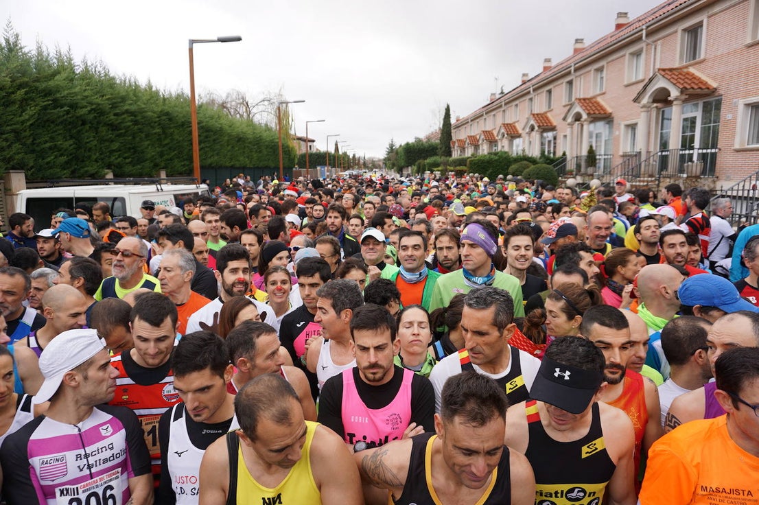 Los alegres y divertidos disfraces cobran protagonismo cada año en la Carrera del Turrón de Arroyo. 