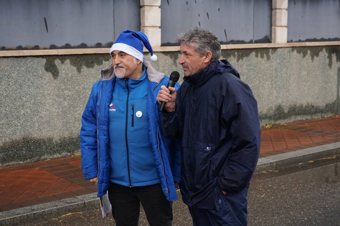 Los alegres y divertidos disfraces cobran protagonismo cada año en la Carrera del Turrón de Arroyo. 