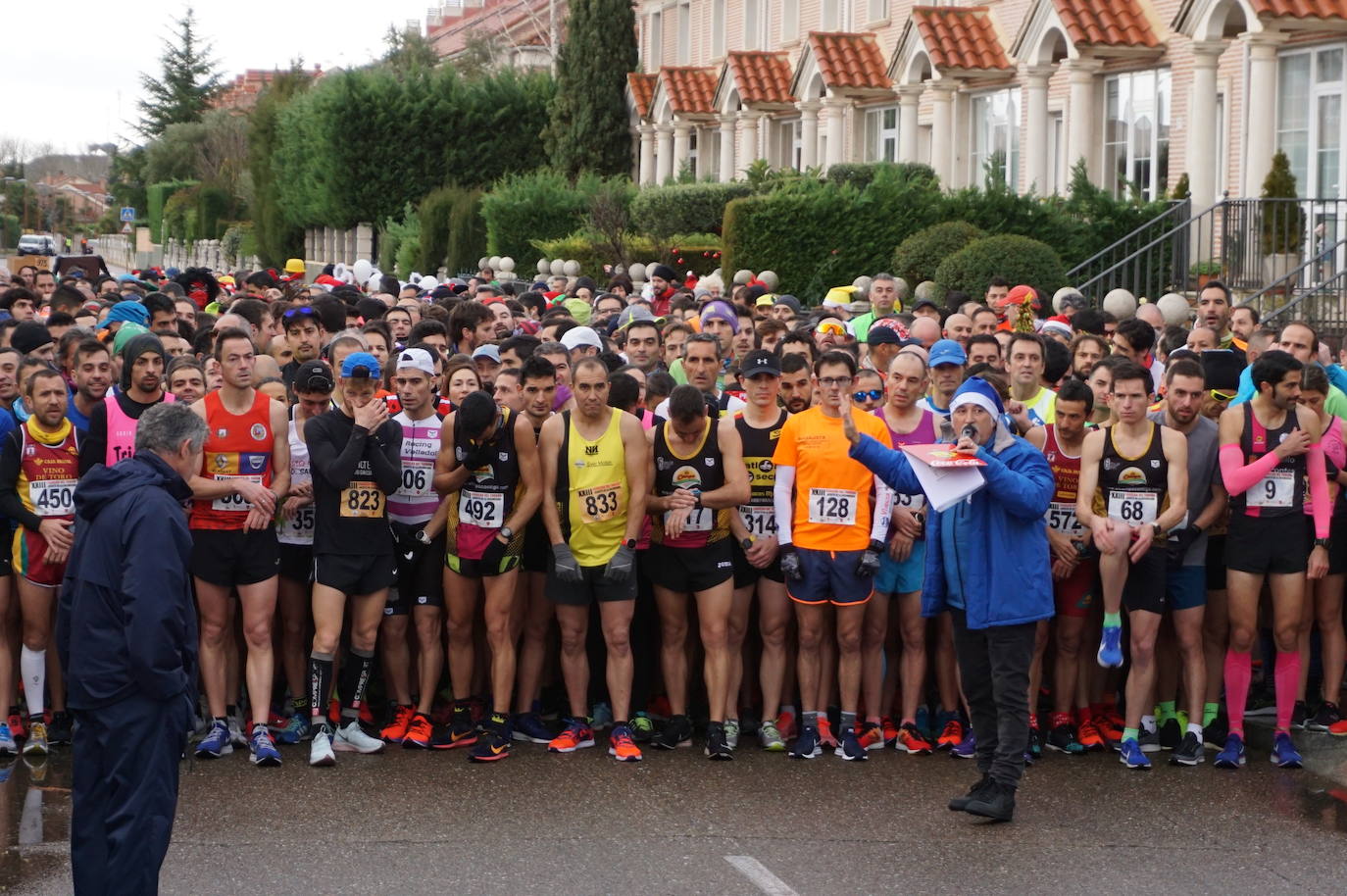 Los alegres y divertidos disfraces cobran protagonismo cada año en la Carrera del Turrón de Arroyo. 