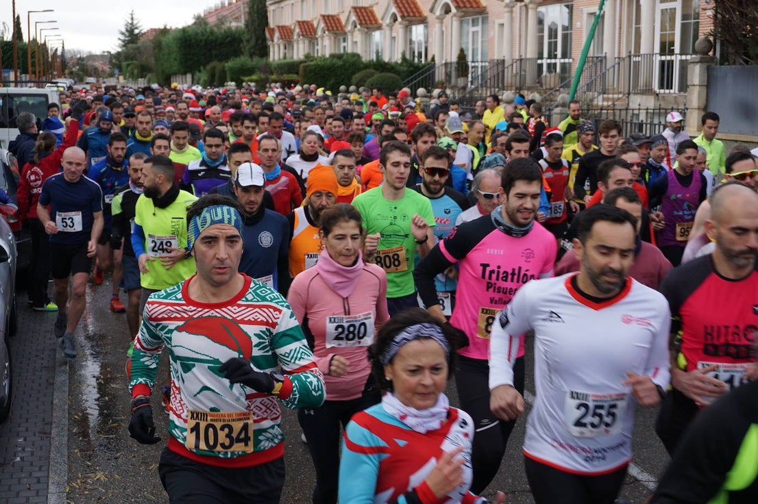 Los alegres y divertidos disfraces cobran protagonismo cada año en la Carrera del Turrón de Arroyo. 