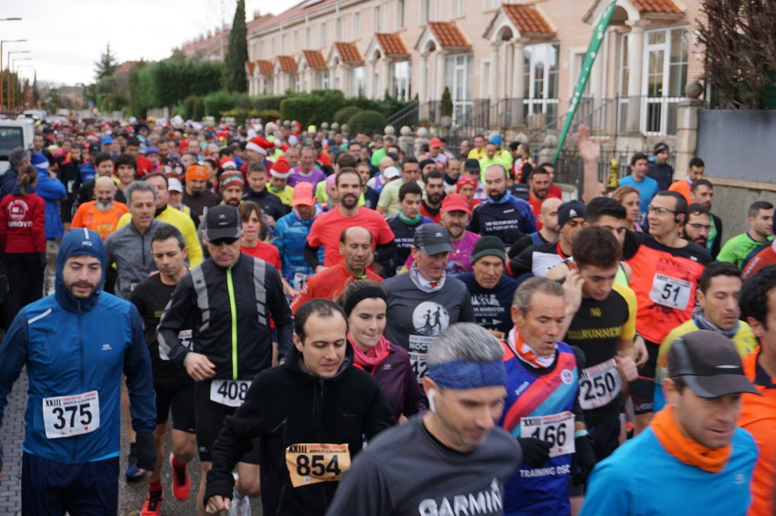 Los alegres y divertidos disfraces cobran protagonismo cada año en la Carrera del Turrón de Arroyo. 