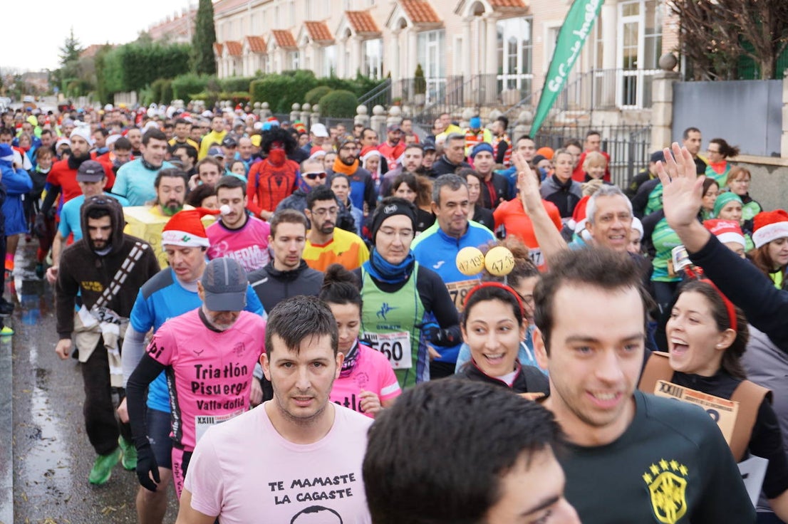 Los alegres y divertidos disfraces cobran protagonismo cada año en la Carrera del Turrón de Arroyo. 