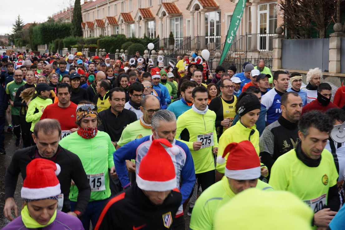 Los alegres y divertidos disfraces cobran protagonismo cada año en la Carrera del Turrón de Arroyo. 