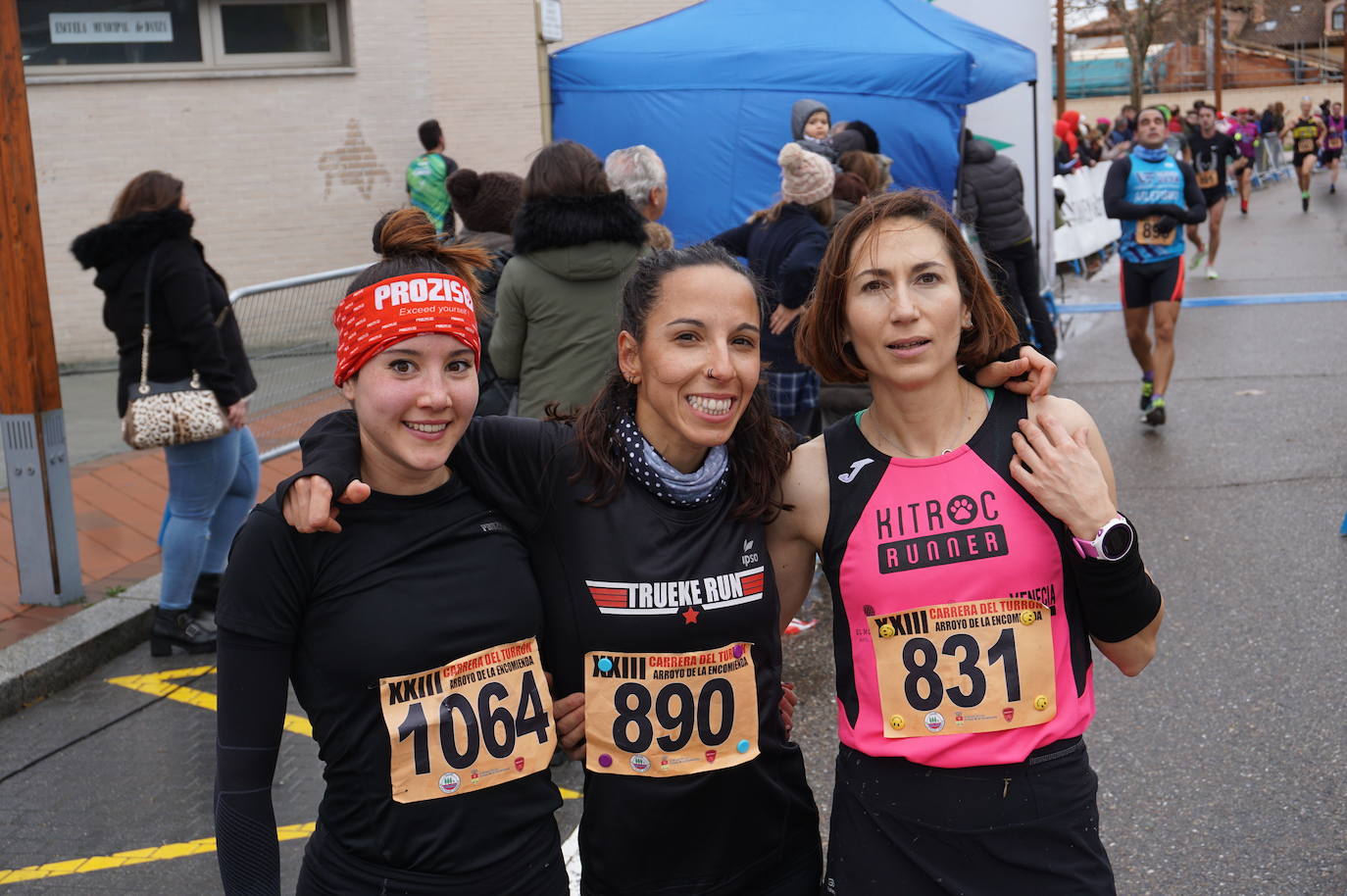 Los alegres y divertidos disfraces cobran protagonismo cada año en la Carrera del Turrón de Arroyo. 