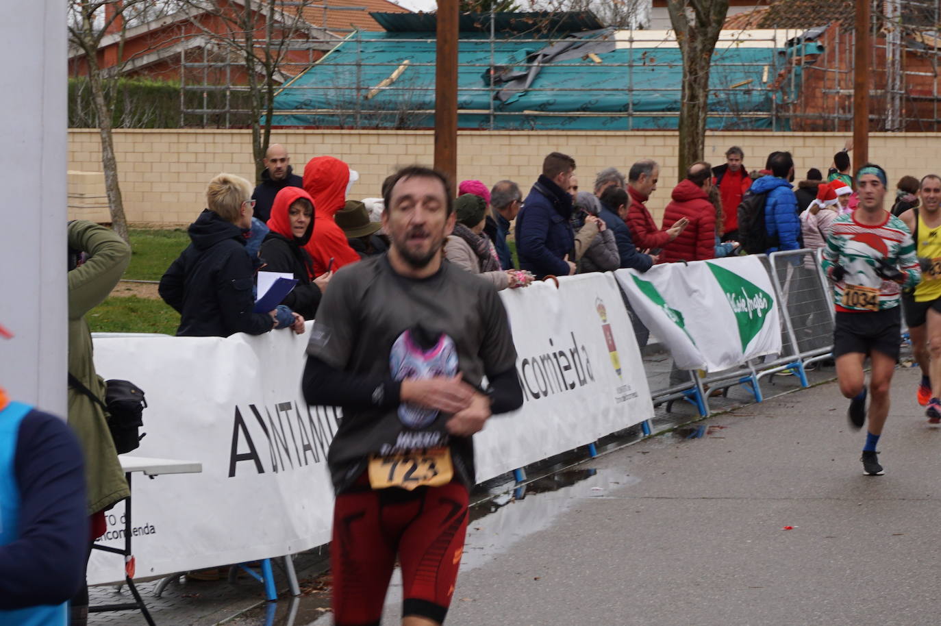 Los alegres y divertidos disfraces cobran protagonismo cada año en la Carrera del Turrón de Arroyo. 