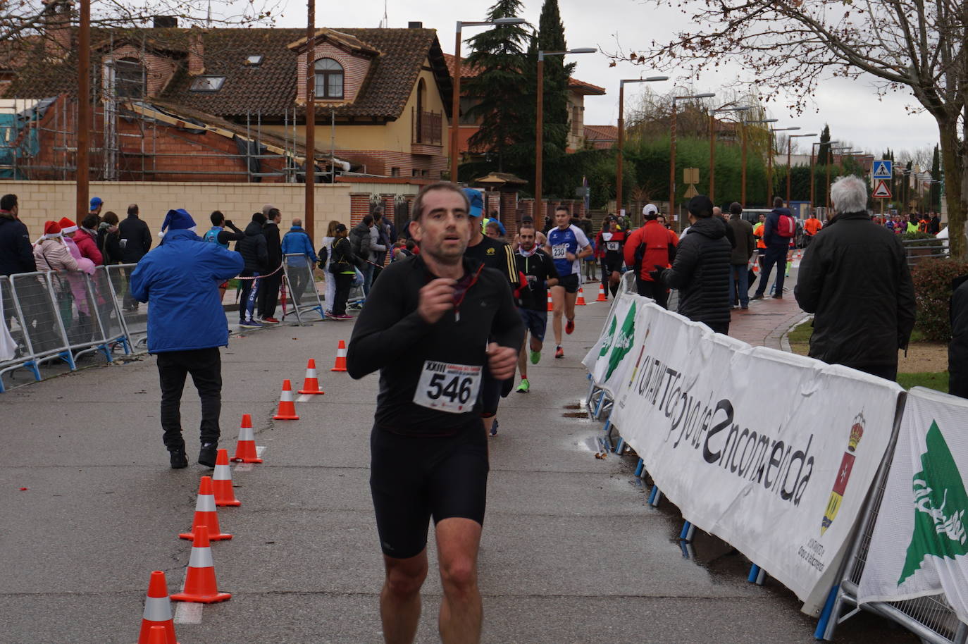 Los alegres y divertidos disfraces cobran protagonismo cada año en la Carrera del Turrón de Arroyo. 