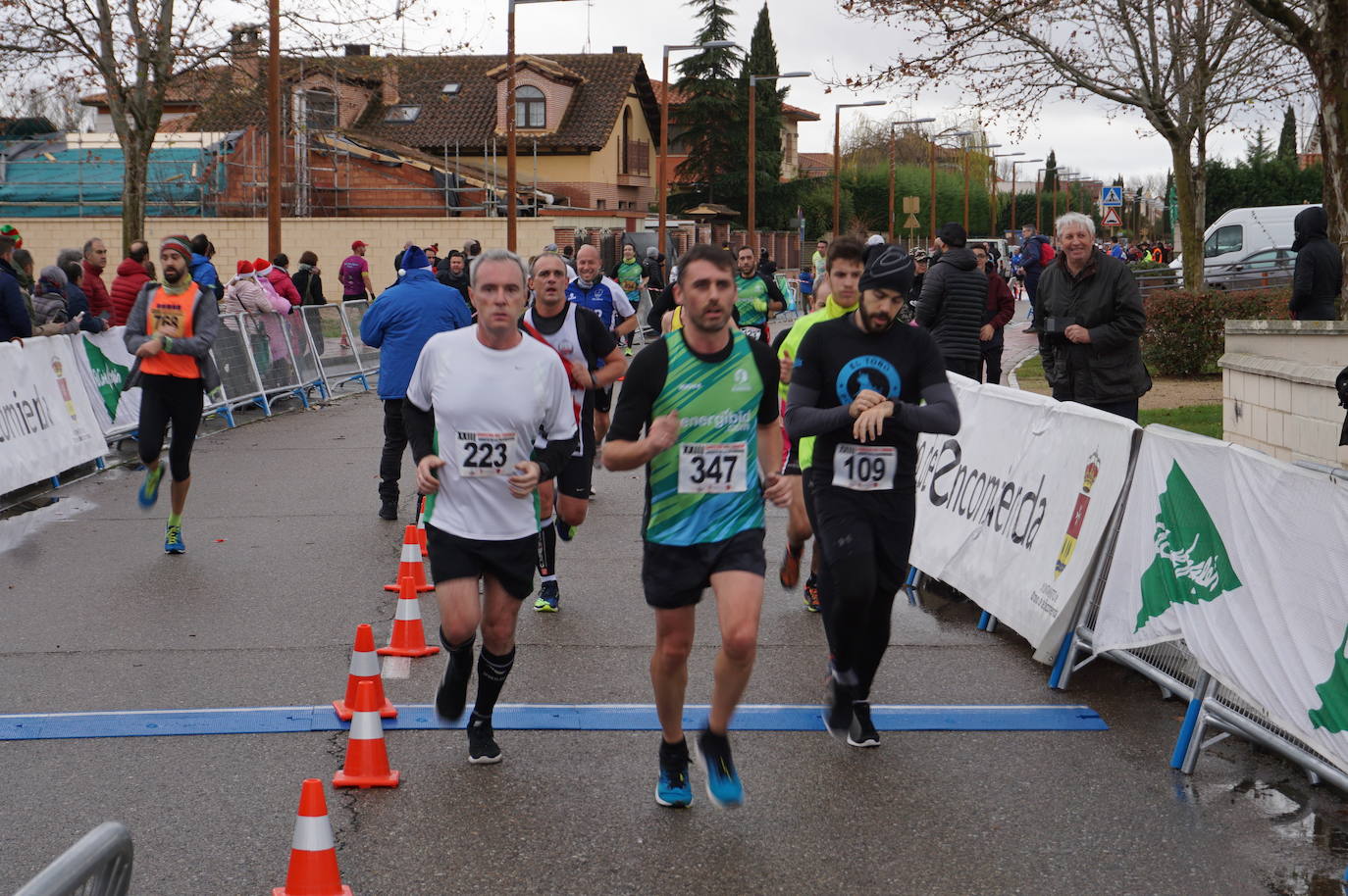 Los alegres y divertidos disfraces cobran protagonismo cada año en la Carrera del Turrón de Arroyo. 