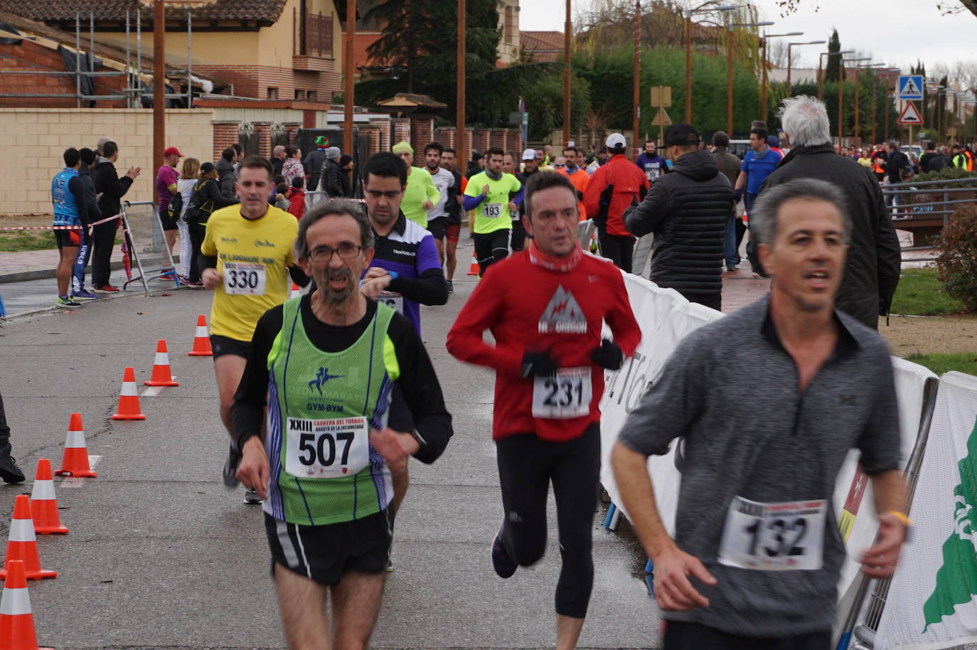Los alegres y divertidos disfraces cobran protagonismo cada año en la Carrera del Turrón de Arroyo. 