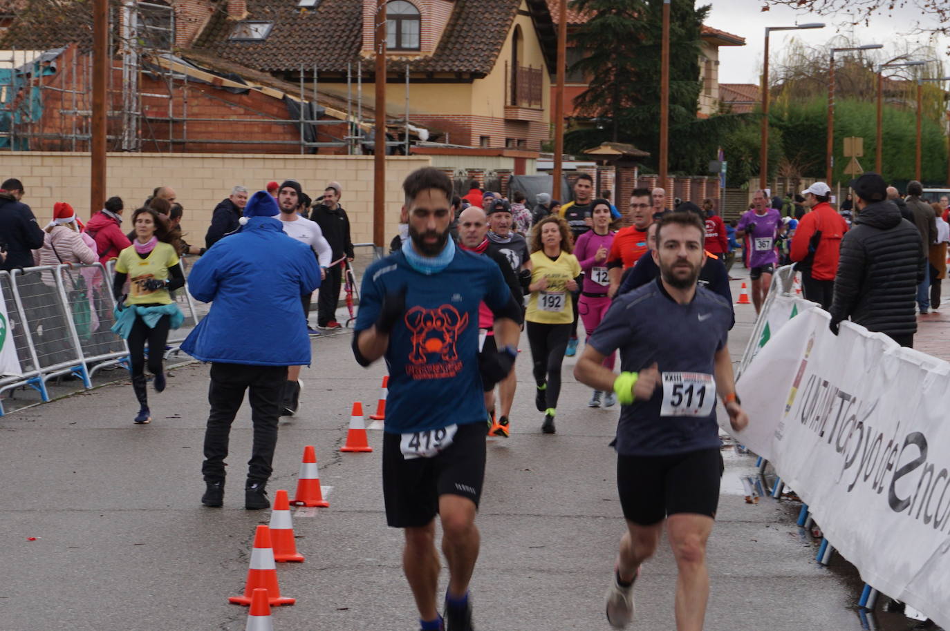 Los alegres y divertidos disfraces cobran protagonismo cada año en la Carrera del Turrón de Arroyo. 