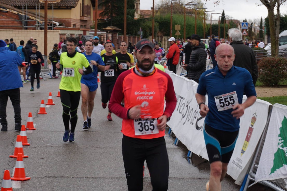 Los alegres y divertidos disfraces cobran protagonismo cada año en la Carrera del Turrón de Arroyo. 