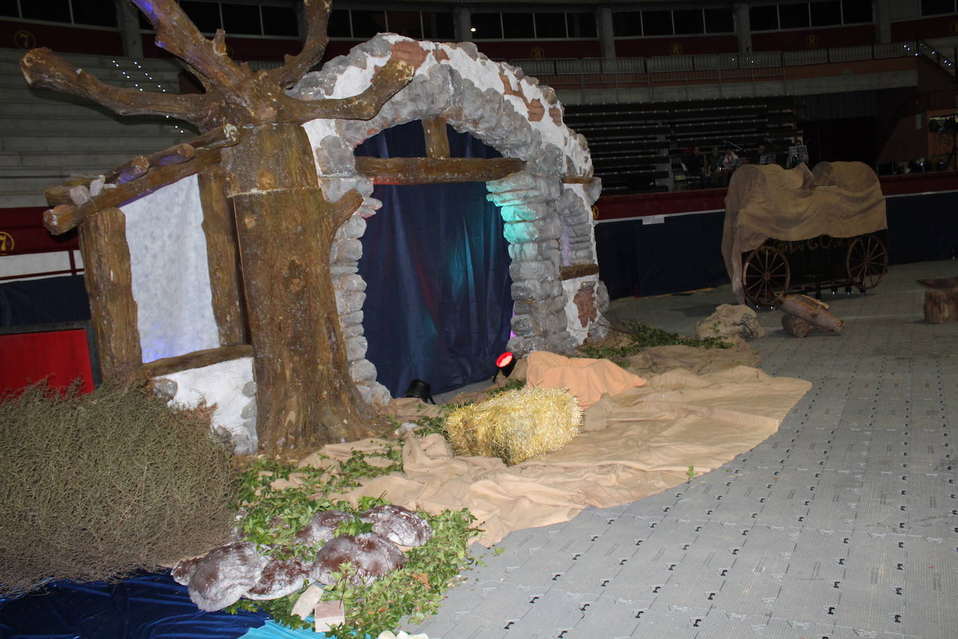 Adoración de los Reyes Magos al Niño Jesús en el portal de Belén. 