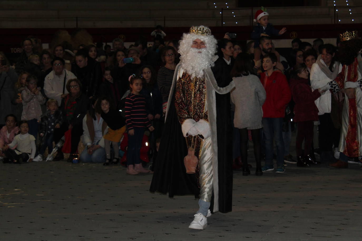 Adoración de los Reyes Magos al Niño Jesús en el portal de Belén. 