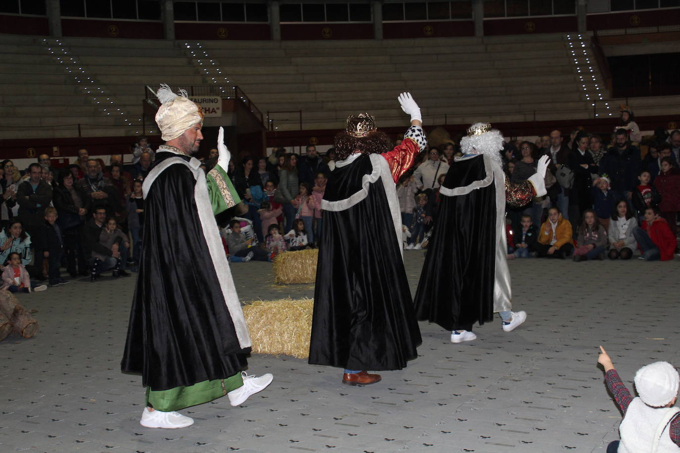 Adoración de los Reyes Magos al Niño Jesús en el portal de Belén. 
