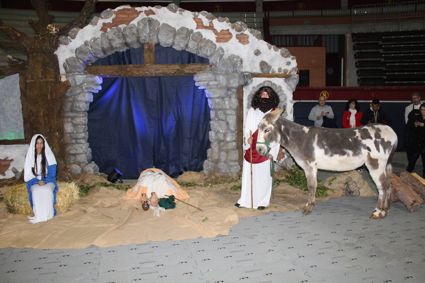 Adoración de los Reyes Magos al Niño Jesús en el portal de Belén. 