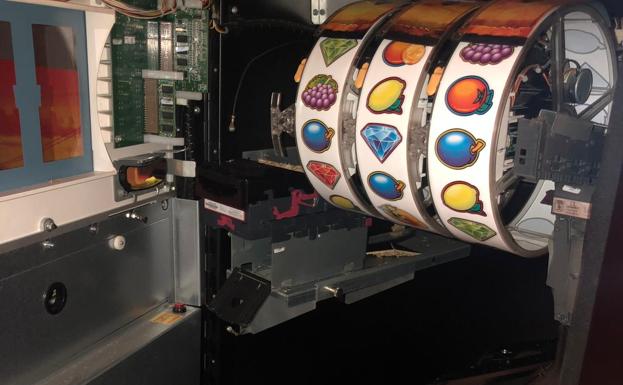 Máquina tragaperras del bar La Reja. 