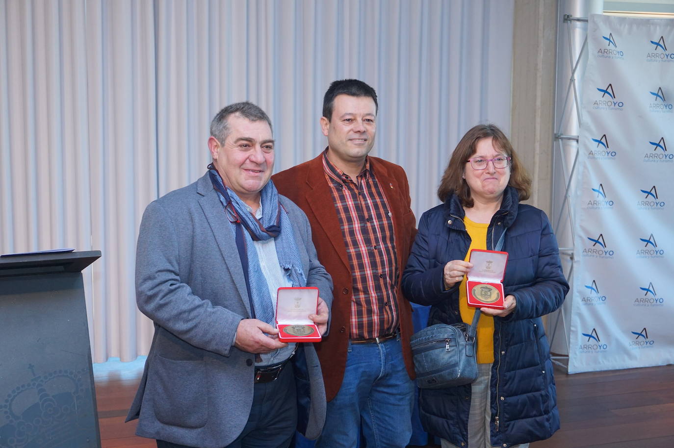 Ls alumnos que han realizado el curso de 900 horas durante seis meses y han recuperado las antiguas escuelas de La Flecha para ser el centro de ocio juvenil. 