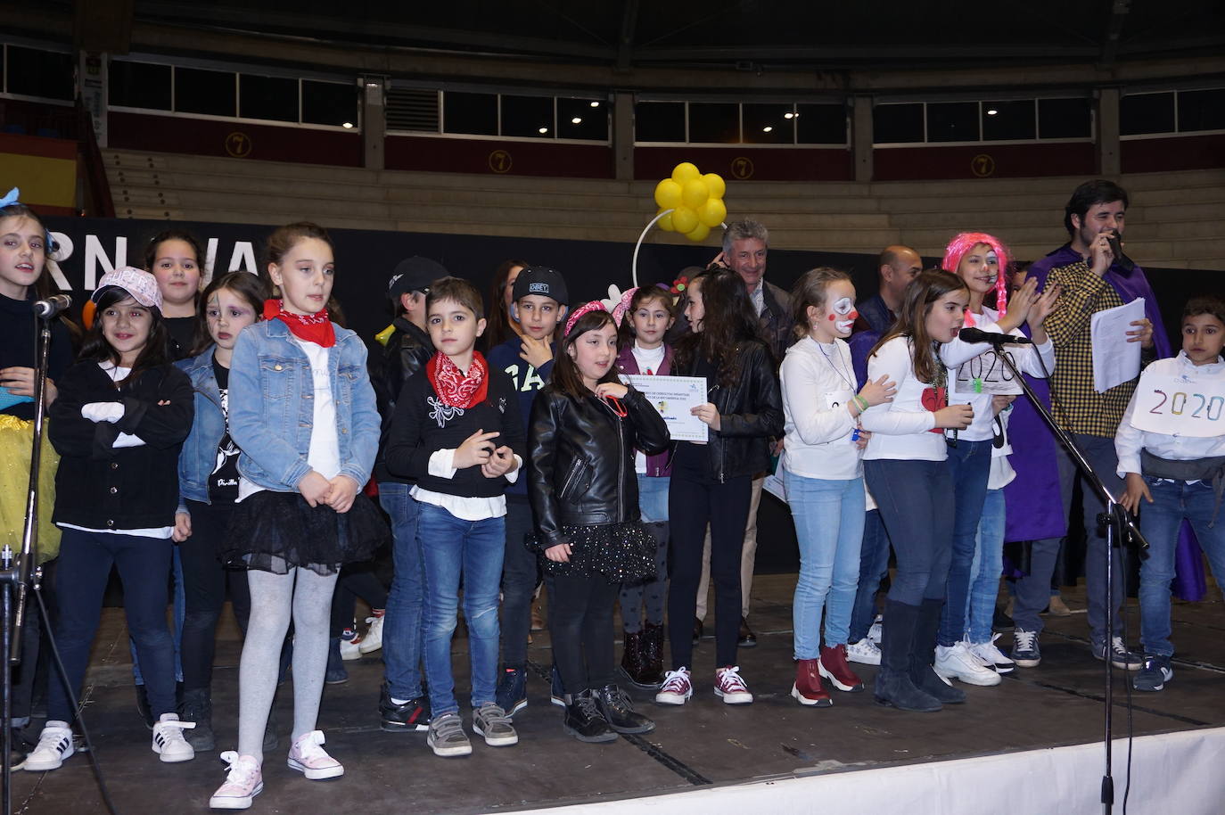 La comparse El Batacazo ganó el concurso infantil de chirigotas de Arroyo. 