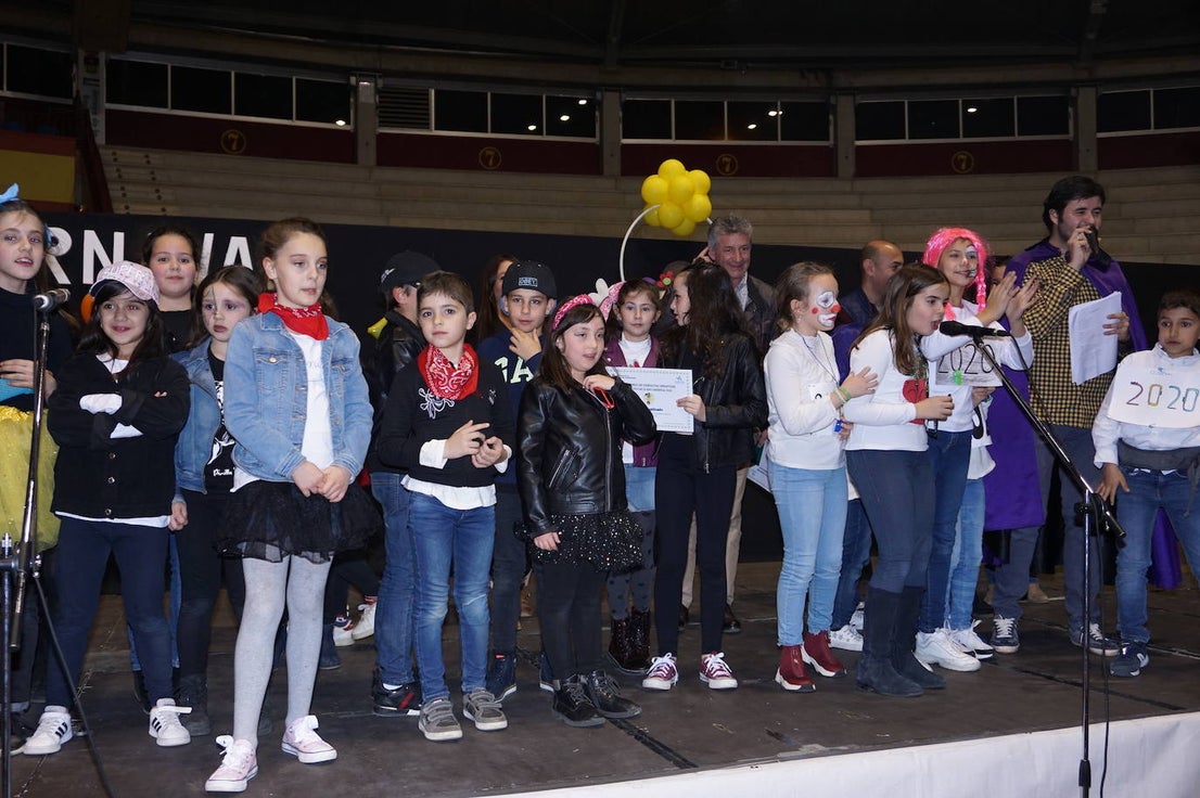 La comparse El Batacazo ganó el concurso infantil de chirigotas de Arroyo. 