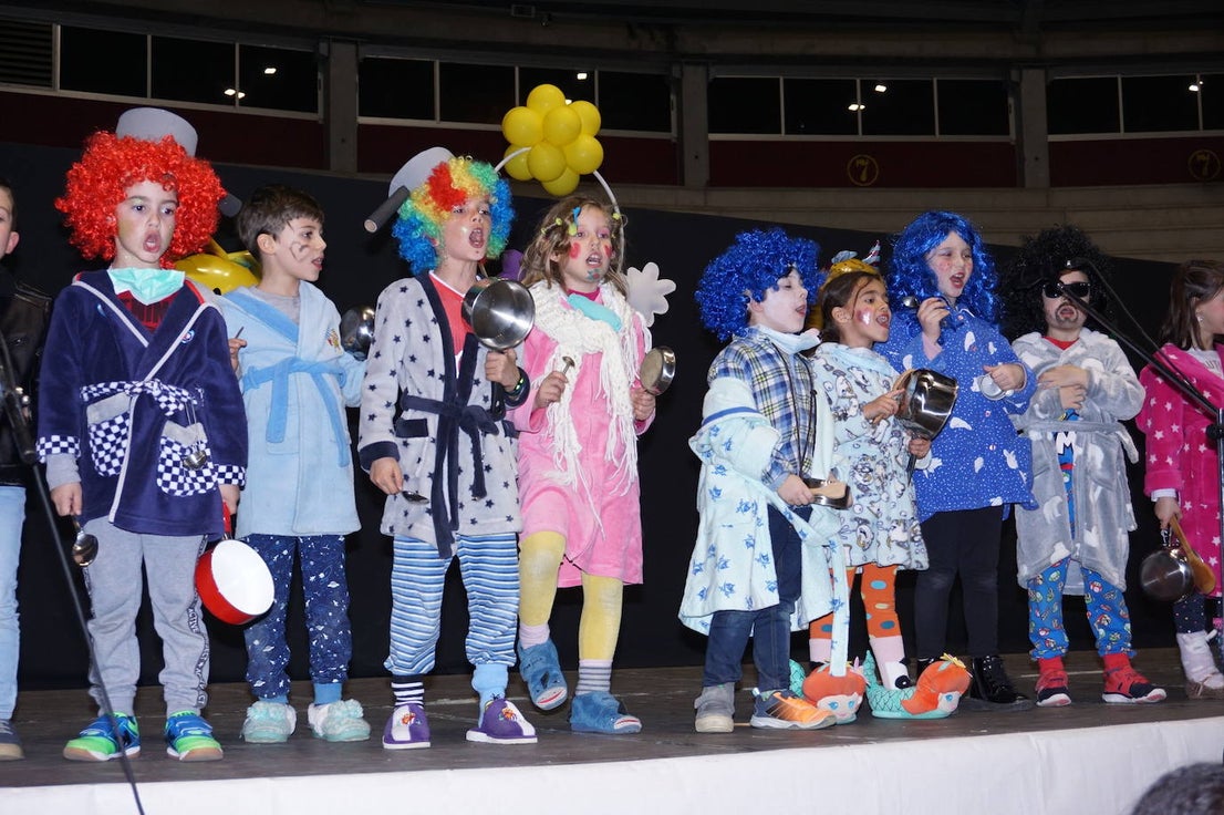 La comparse El Batacazo ganó el concurso infantil de chirigotas de Arroyo. 
