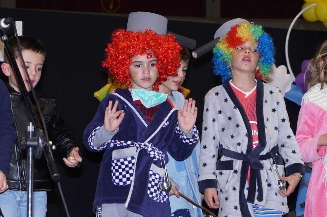 La comparse El Batacazo ganó el concurso infantil de chirigotas de Arroyo. 
