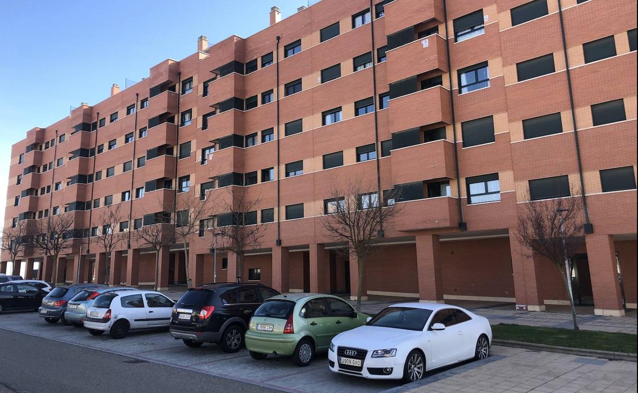 Bloque de viviendas de la calle Severo Ochoa en el que se ha producido la detención del varón. 
