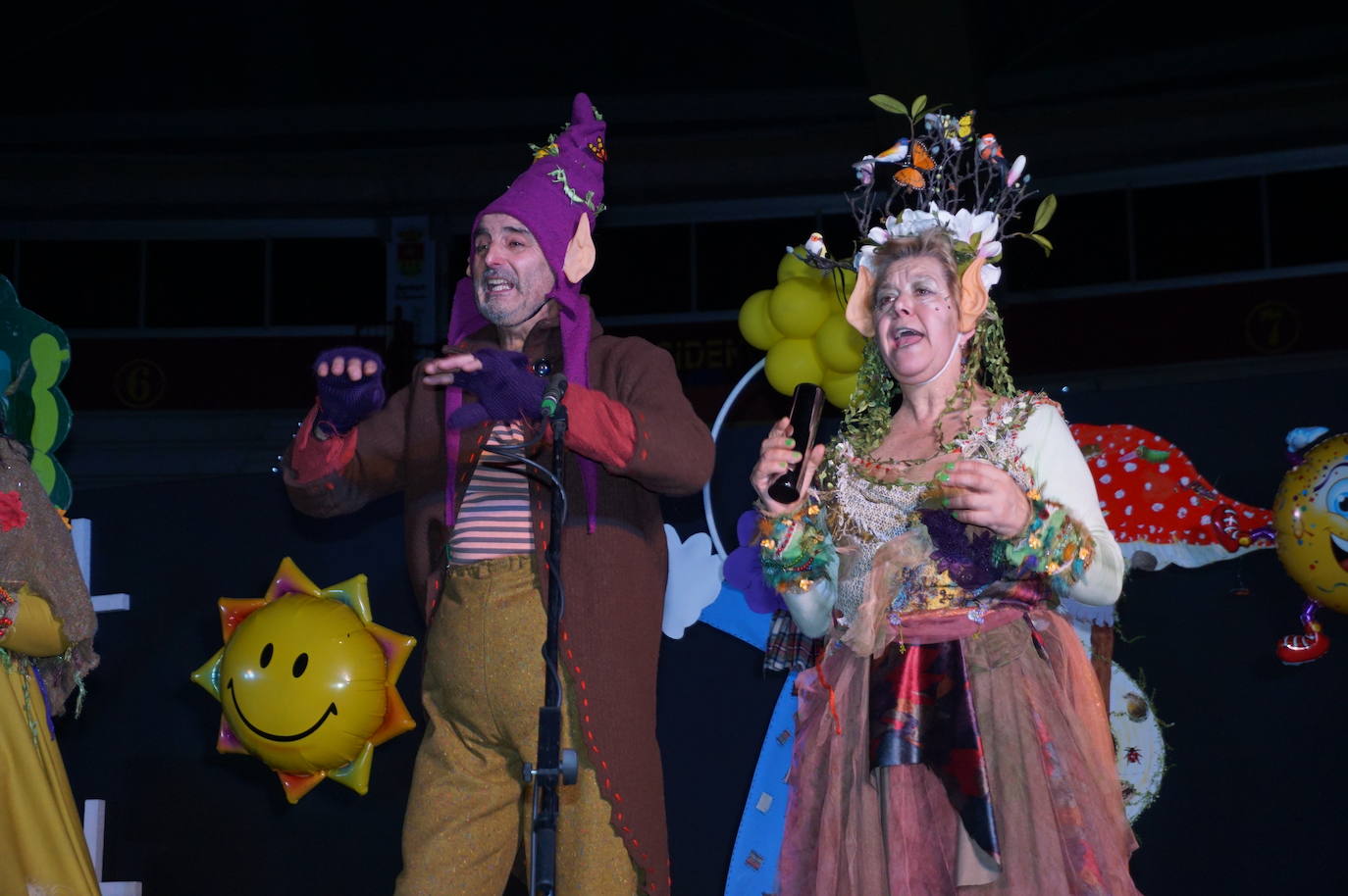 La comparsa Los de Siempre, con la chirigota Venimos Encantados, ganaron el concurso de Arroyo previo a las Bodas de Plata. 