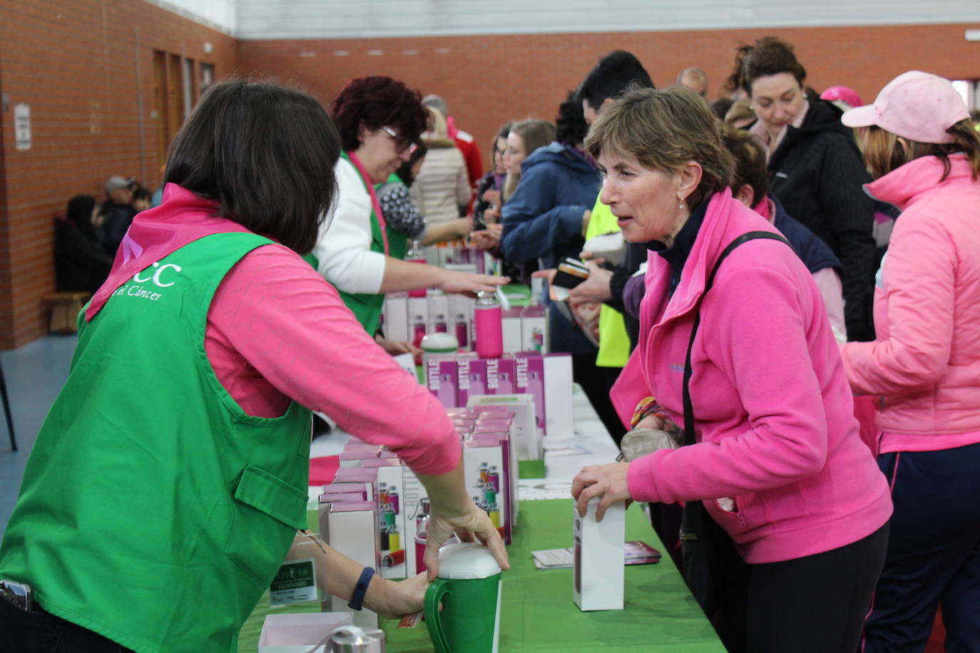 El alcalde de Arroyo, Sarbelio Fernández, caminó junto a vecinos del municipio y amigos. 