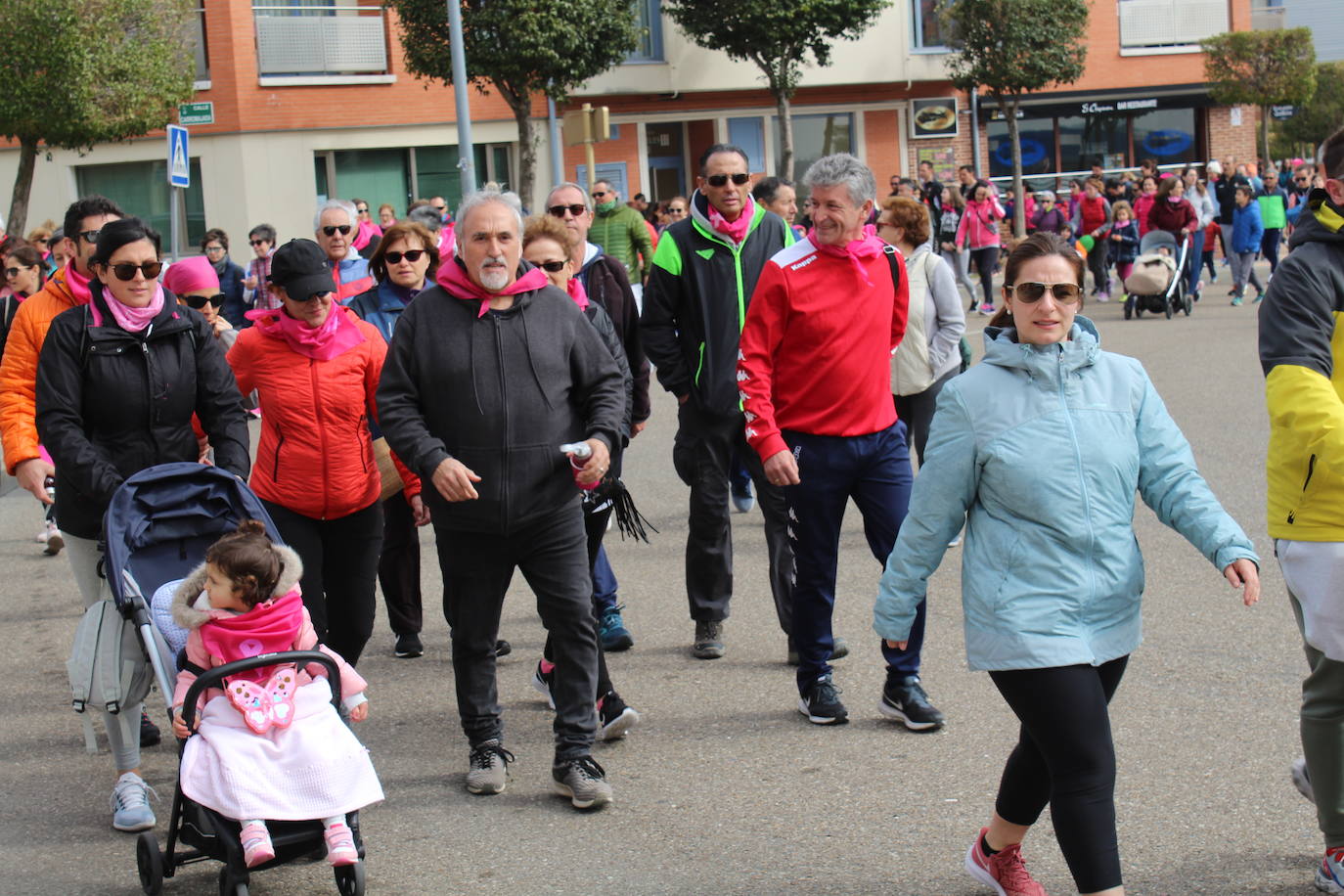 El alcalde de Arroyo, Sarbelio Fernández, caminó junto a vecinos del municipio y amigos. 
