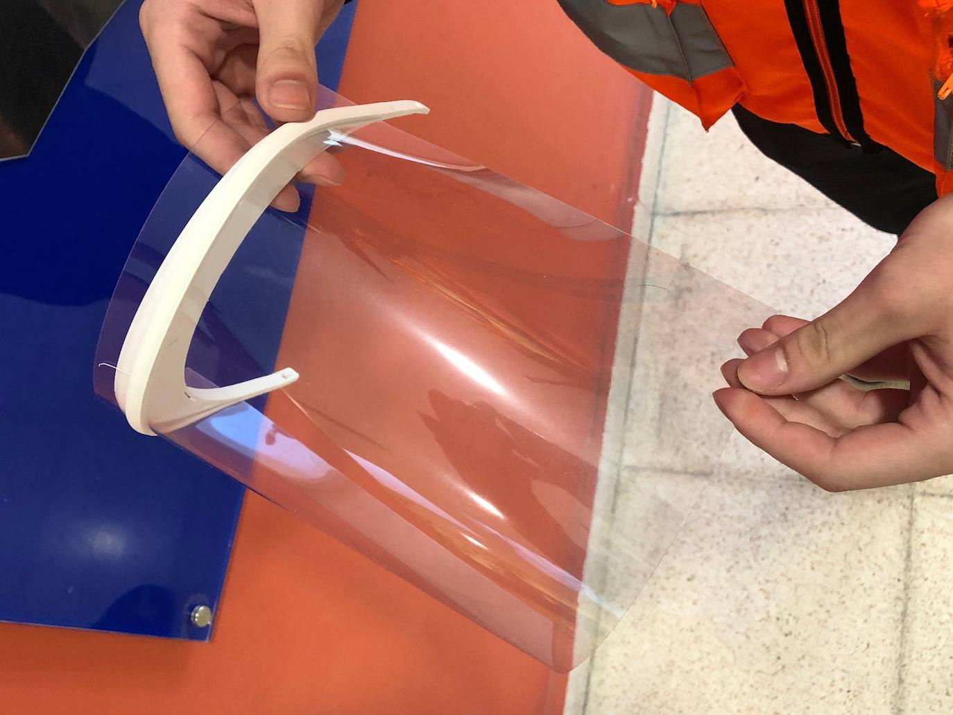 Preparación de los lotes de comida para las familias con necesidades especiales de Arroyo. 