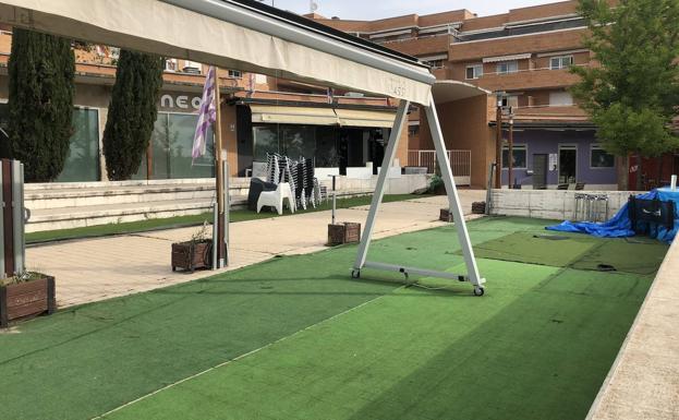 Los hosteleros dispondrán de más superficie para instalar las terrazas en Arroyo. 