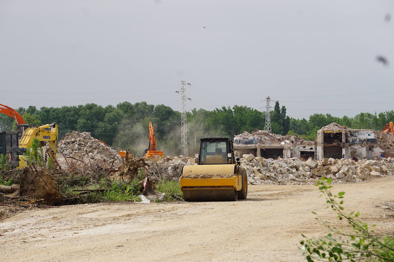 Fotos: Demolición fábrica Smurfit y urbanización parcela sector SE-02 en Arroyo