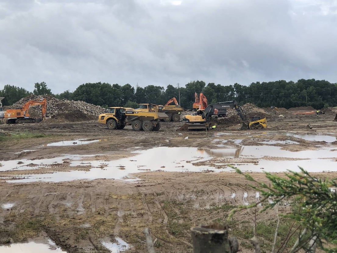 Fotos: Demolición fábrica Smurfit y urbanización parcela sector SE-02 en Arroyo
