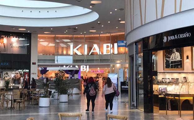 Una de las dos plazas en los accesos a RÍO Shopping. 