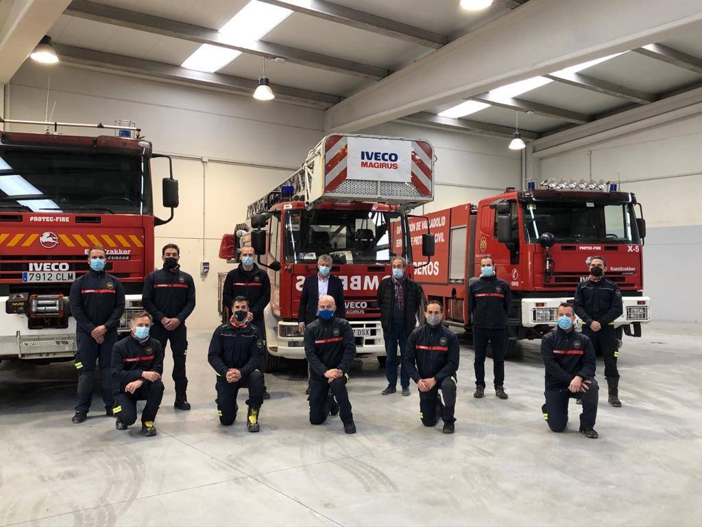 El alcalde de Arroyo, Sarbelio Fernández, dio la bienvenida a los nuevos bomberos del parque de Arroyo y les agradeció su esfuerzo y profesionalidad con los mejores deseos para el desempeño de sus funciones. 