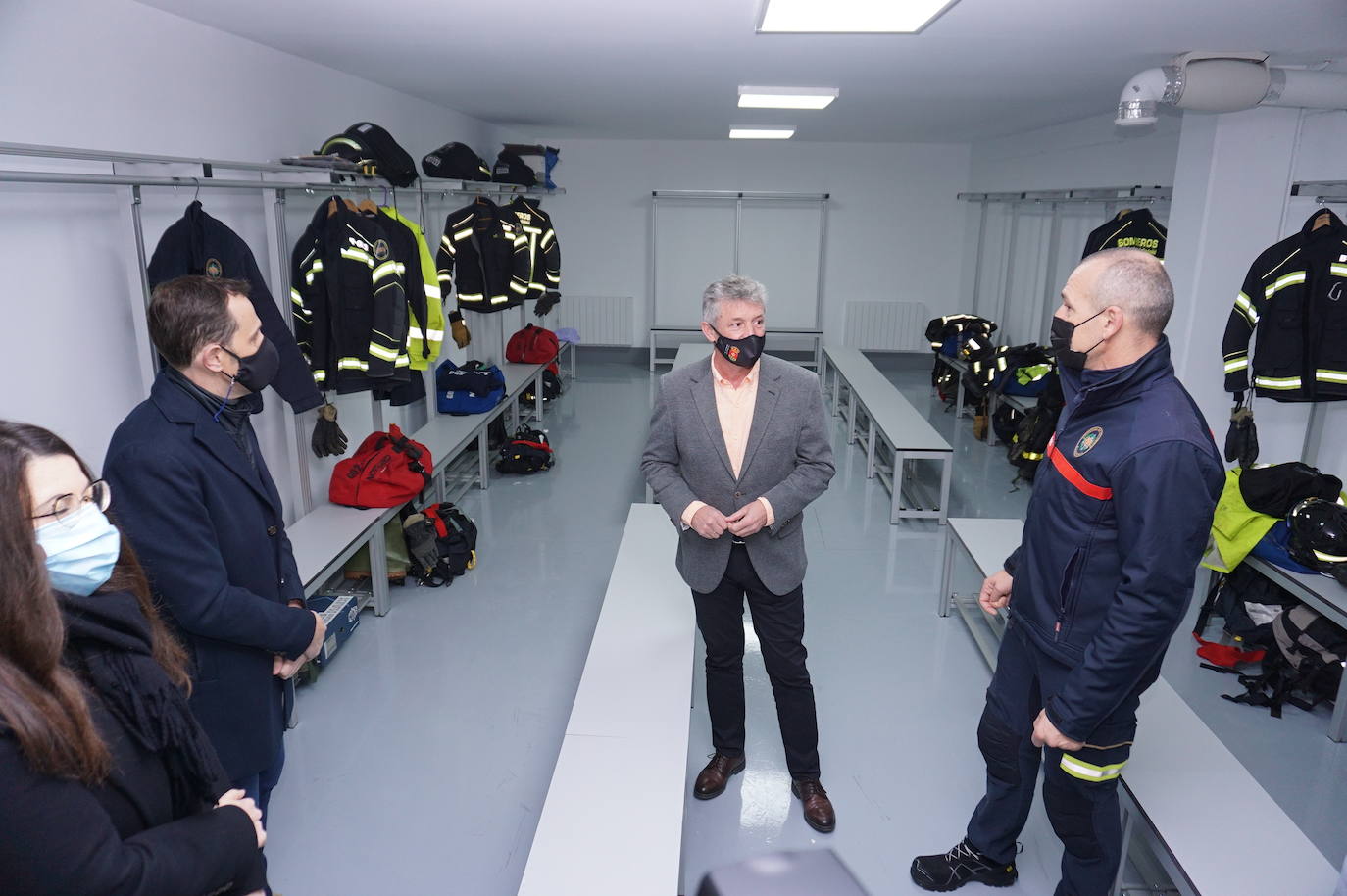 El alcalde de Arroyo, Sarbelio Fernández, dio la bienvenida a los nuevos bomberos del parque de Arroyo y les agradeció su esfuerzo y profesionalidad con los mejores deseos para el desempeño de sus funciones. 