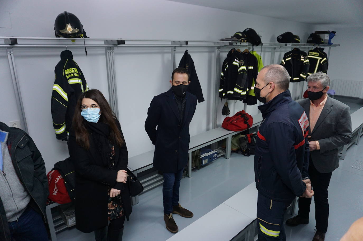 El alcalde de Arroyo, Sarbelio Fernández, dio la bienvenida a los nuevos bomberos del parque de Arroyo y les agradeció su esfuerzo y profesionalidad con los mejores deseos para el desempeño de sus funciones. 