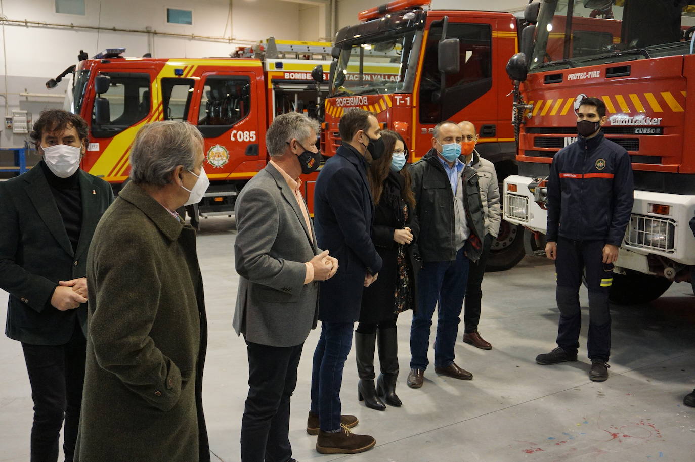 El alcalde de Arroyo, Sarbelio Fernández, dio la bienvenida a los nuevos bomberos del parque de Arroyo y les agradeció su esfuerzo y profesionalidad con los mejores deseos para el desempeño de sus funciones. 